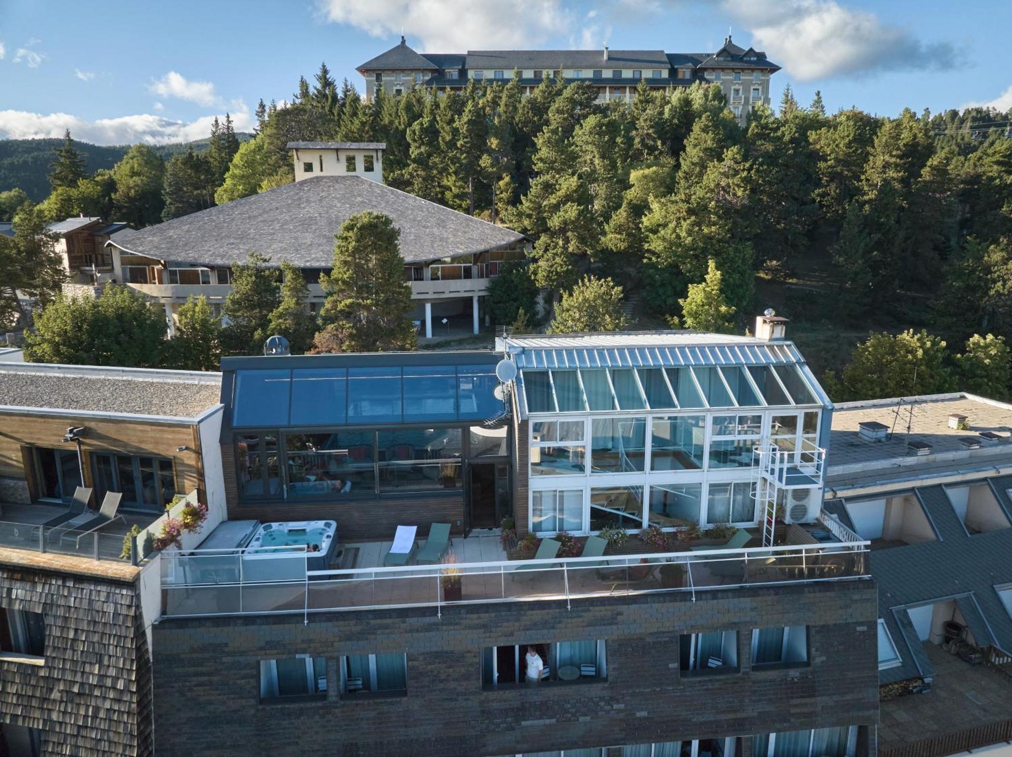 Hotel Le Grand Tetras Font-Romeu-Odeillo-Via Exterior photo