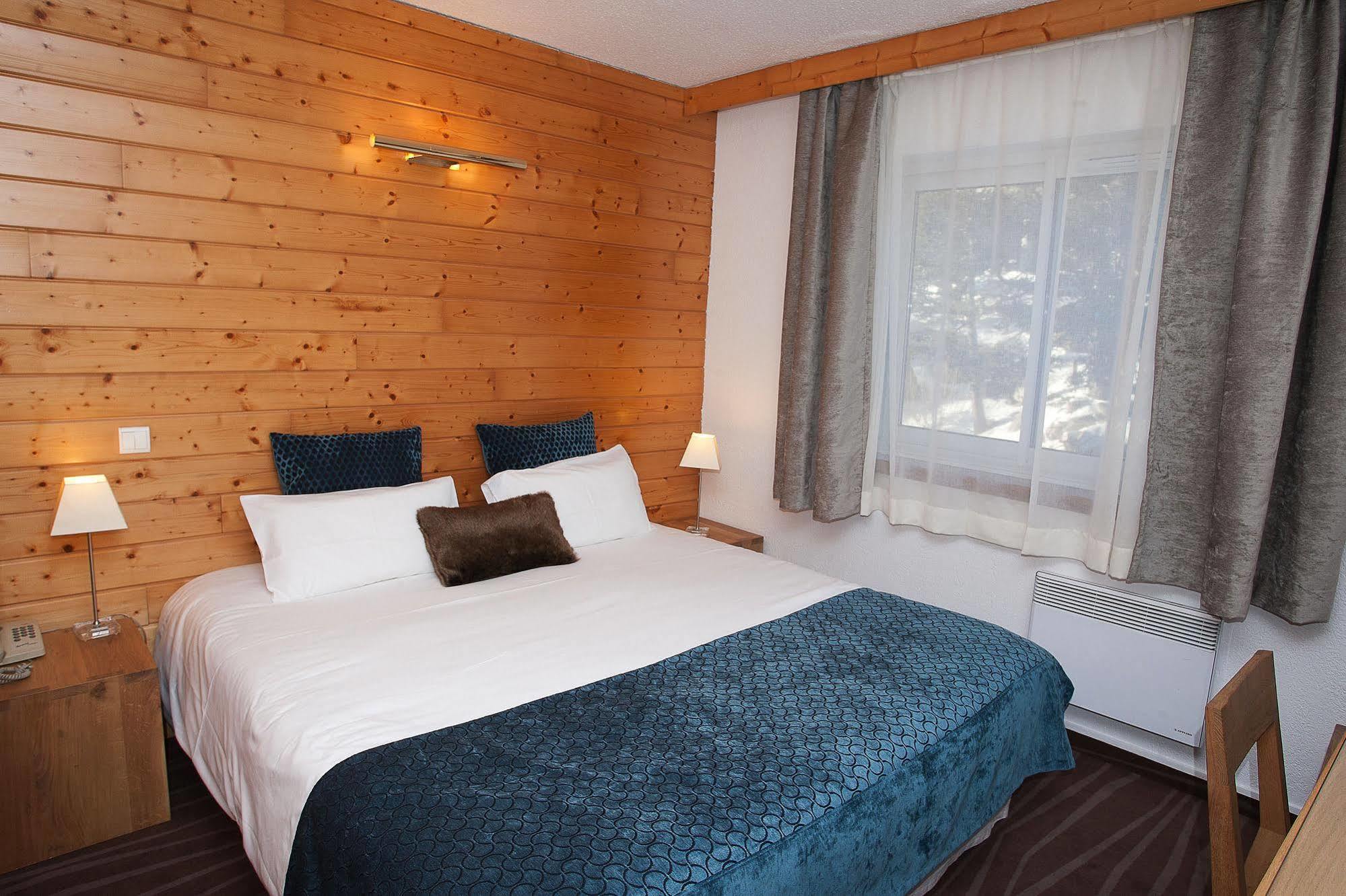 Hotel Le Grand Tetras Font-Romeu-Odeillo-Via Exterior photo